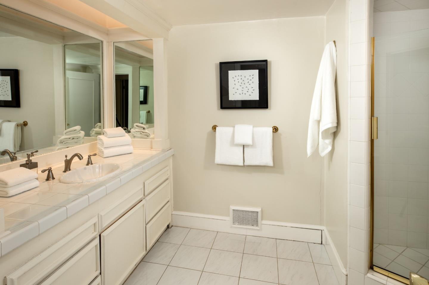 Detail Gallery Image 16 of 35 For 10950 Magdalena Rd, Los Altos Hills,  CA 94024 - 4 Beds | 4 Baths