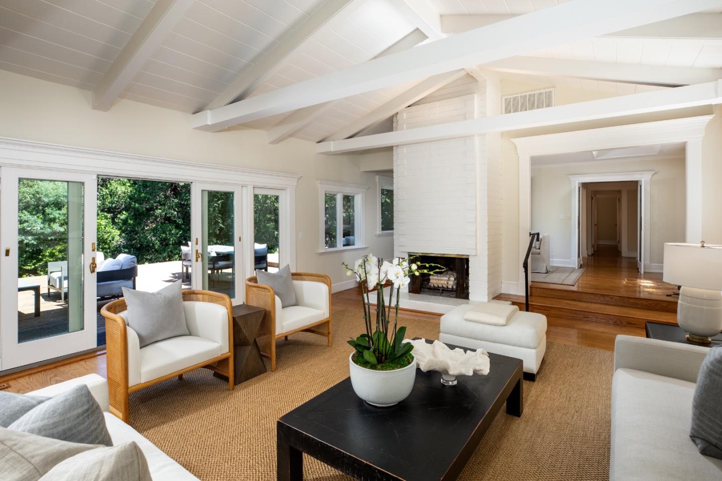 Detail Gallery Image 2 of 35 For 10950 Magdalena Rd, Los Altos Hills,  CA 94024 - 4 Beds | 4 Baths