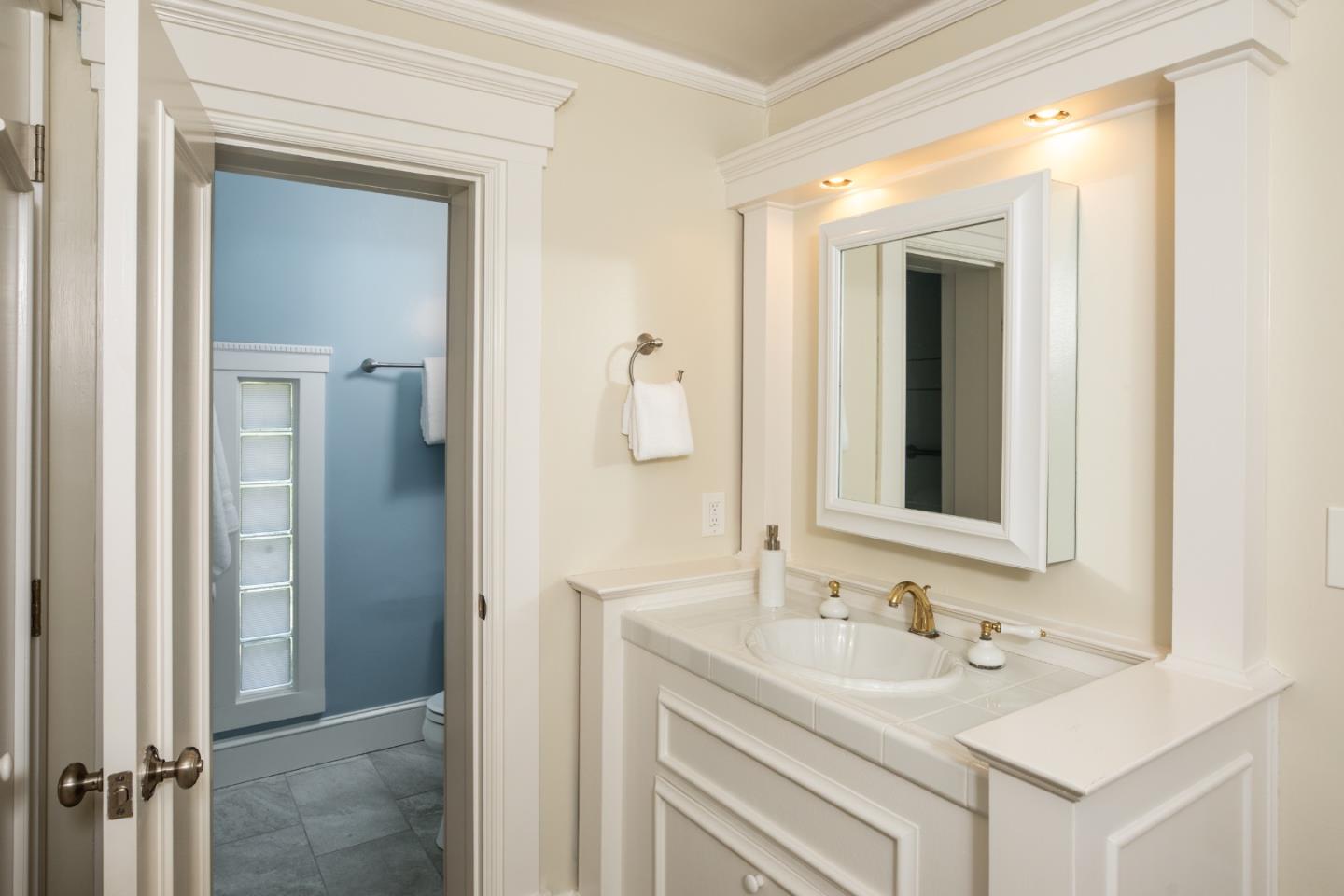 Detail Gallery Image 24 of 35 For 10950 Magdalena Rd, Los Altos Hills,  CA 94024 - 4 Beds | 4 Baths