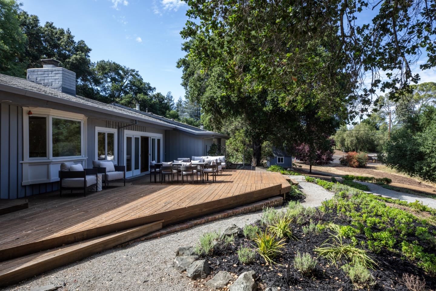 Detail Gallery Image 27 of 35 For 10950 Magdalena Rd, Los Altos Hills,  CA 94024 - 4 Beds | 4 Baths
