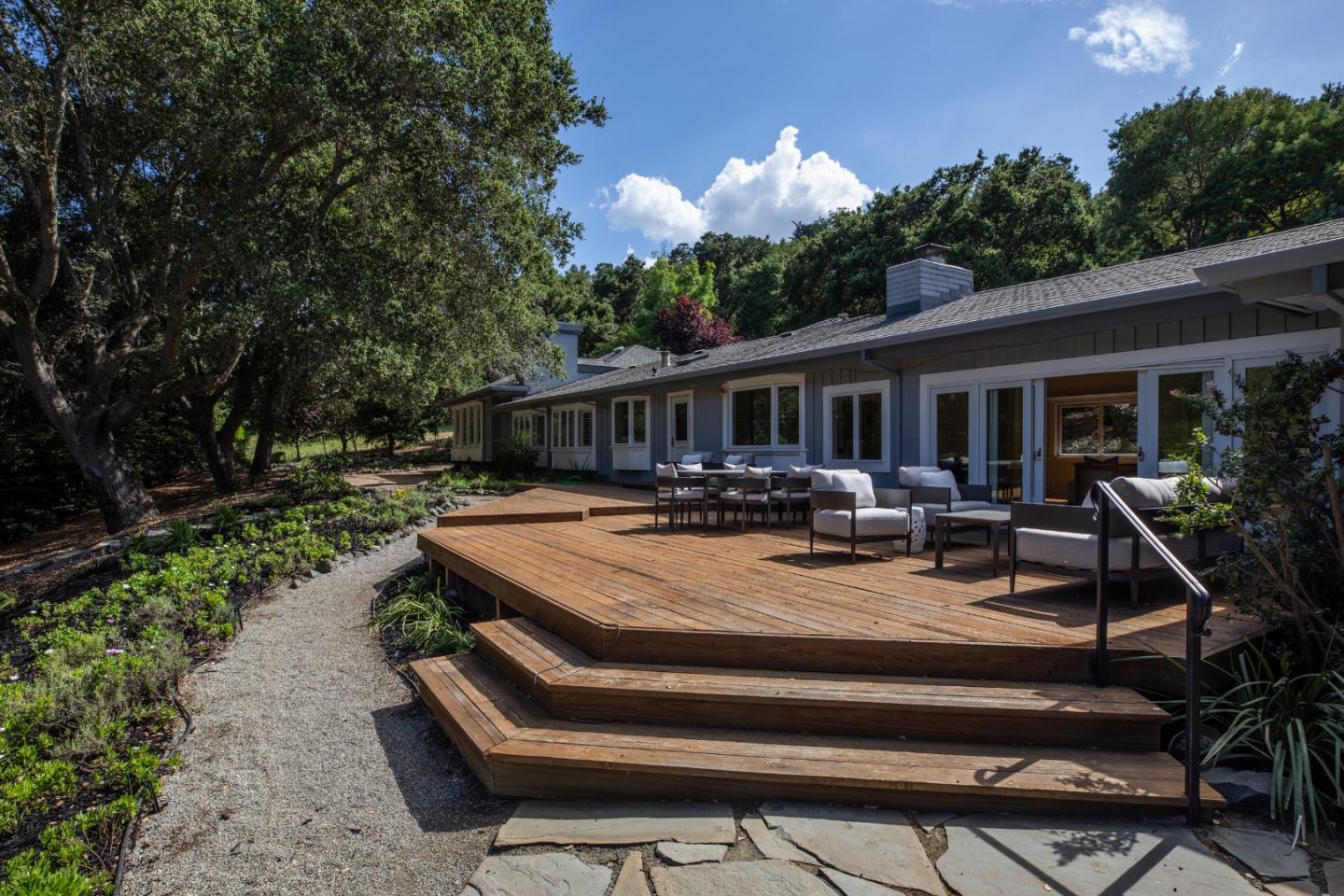 Detail Gallery Image 28 of 35 For 10950 Magdalena Rd, Los Altos Hills,  CA 94024 - 4 Beds | 4 Baths