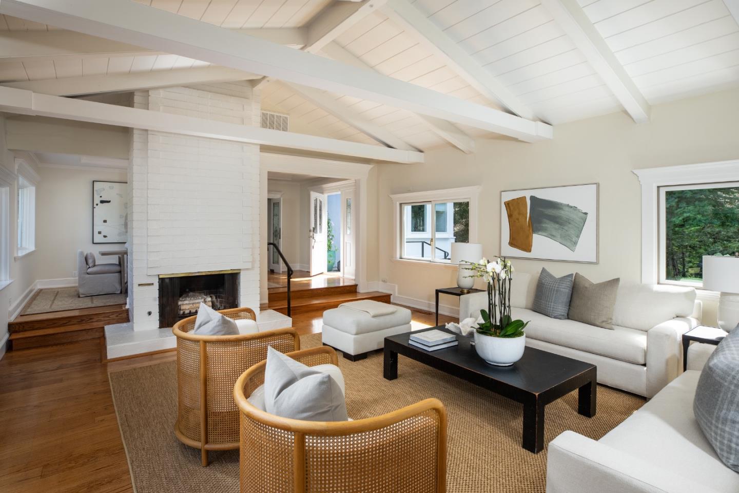 Detail Gallery Image 3 of 35 For 10950 Magdalena Rd, Los Altos Hills,  CA 94024 - 4 Beds | 4 Baths