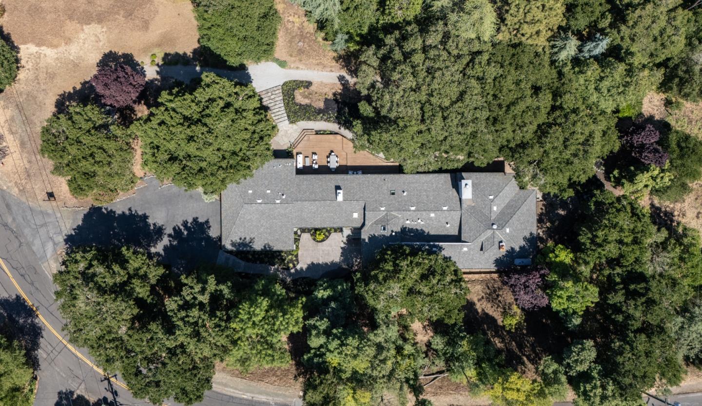 Detail Gallery Image 32 of 35 For 10950 Magdalena Rd, Los Altos Hills,  CA 94024 - 4 Beds | 4 Baths