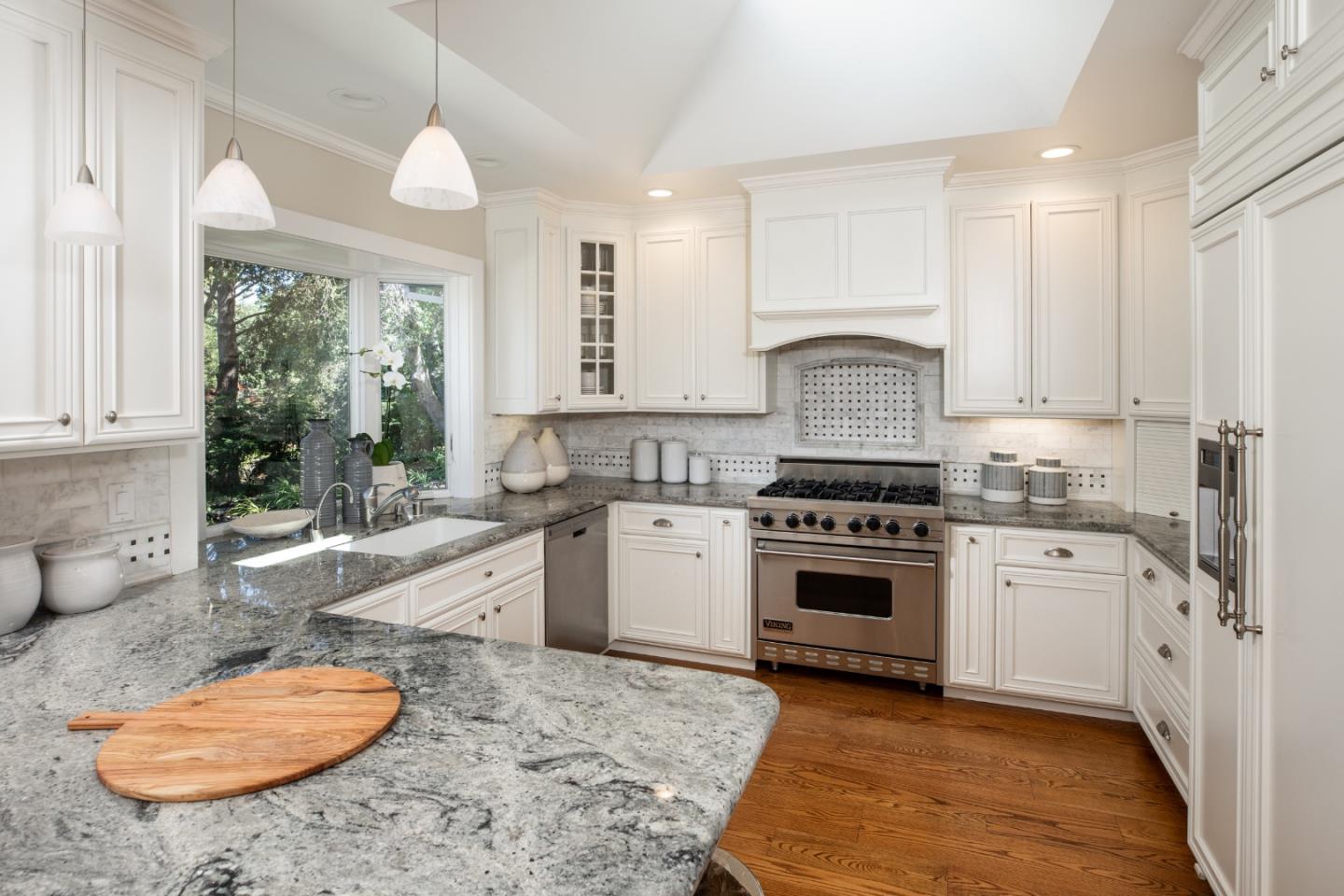 Detail Gallery Image 7 of 35 For 10950 Magdalena Rd, Los Altos Hills,  CA 94024 - 4 Beds | 4 Baths