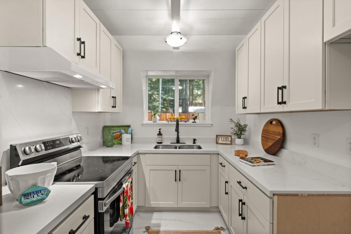 Detail Gallery Image 2 of 52 For 1666 Creek Dr, Felton,  CA 95018 - 4 Beds | 2/1 Baths