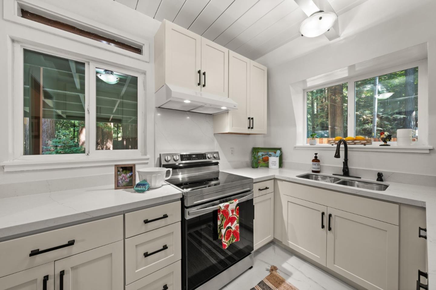 Detail Gallery Image 3 of 52 For 1666 Creek Dr, Felton,  CA 95018 - 4 Beds | 2/1 Baths