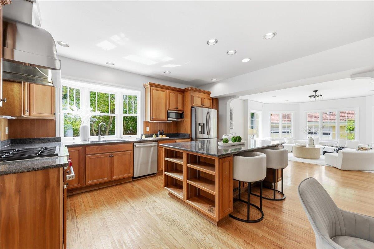 Detail Gallery Image 11 of 90 For 620 Vera Ave, Redwood City,  CA 94061 - 4 Beds | 3 Baths