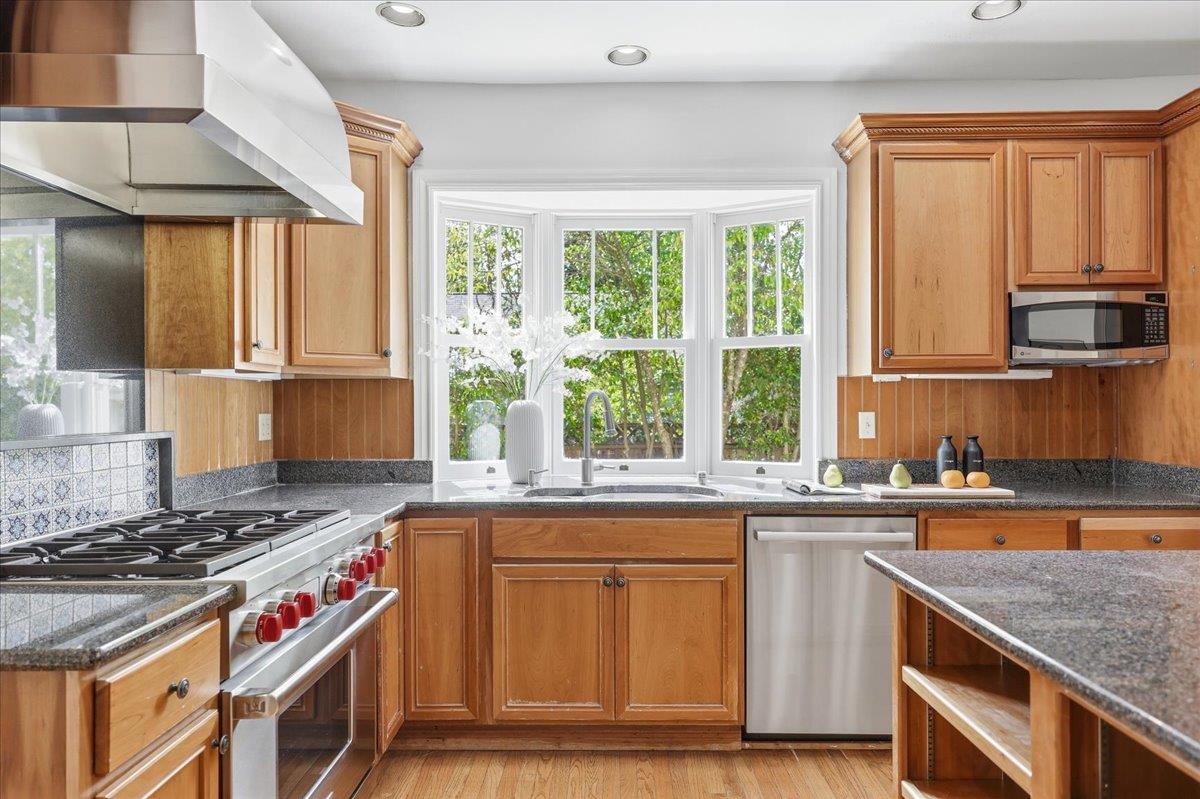 Detail Gallery Image 14 of 90 For 620 Vera Ave, Redwood City,  CA 94061 - 4 Beds | 3 Baths