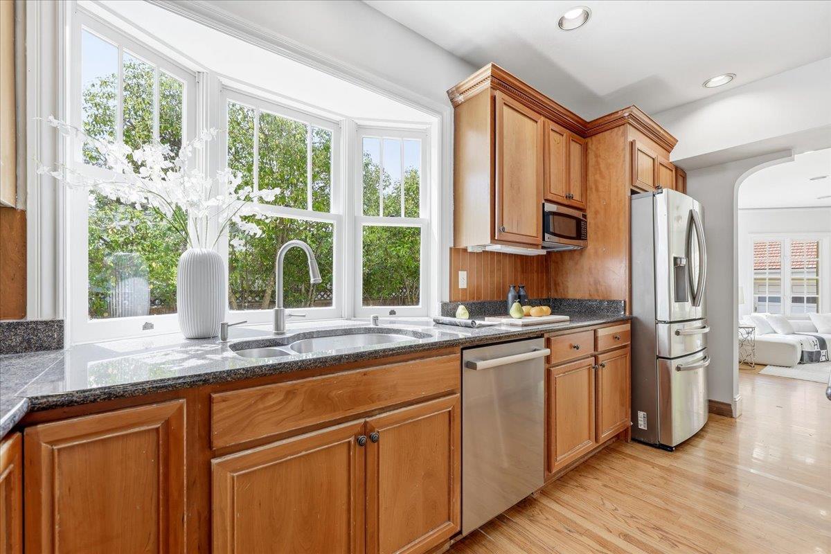 Detail Gallery Image 17 of 90 For 620 Vera Ave, Redwood City,  CA 94061 - 4 Beds | 3 Baths