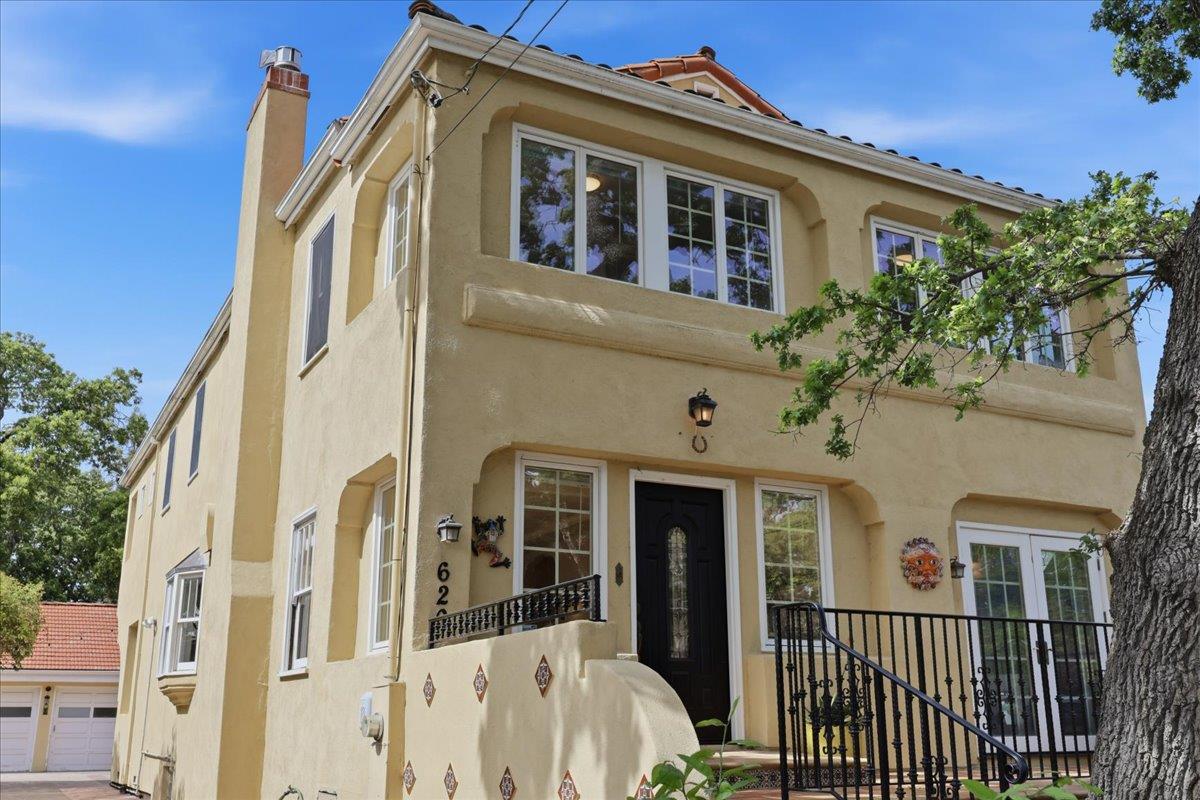 Detail Gallery Image 2 of 90 For 620 Vera Ave, Redwood City,  CA 94061 - 4 Beds | 3 Baths