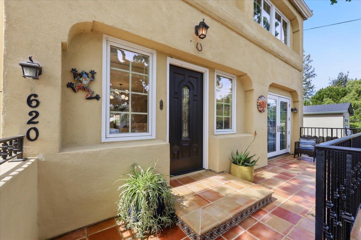 Detail Gallery Image 4 of 90 For 620 Vera Ave, Redwood City,  CA 94061 - 4 Beds | 3 Baths