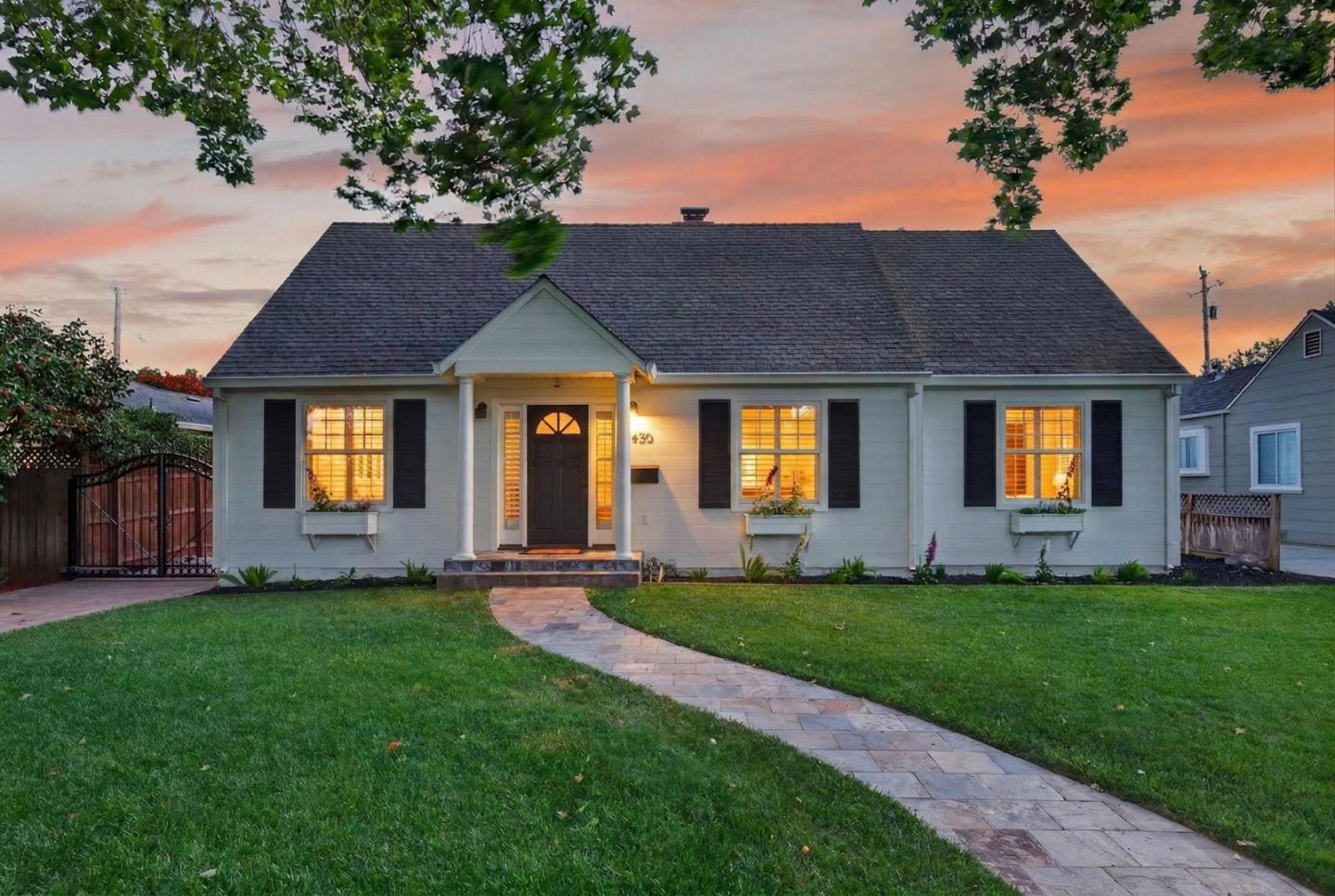 Detail Gallery Image 2 of 47 For 1450 Mercer Ave, San Jose,  CA 95125 - 3 Beds | 2/1 Baths