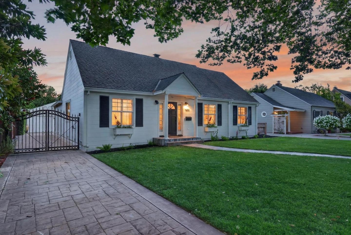 Detail Gallery Image 5 of 47 For 1450 Mercer Ave, San Jose,  CA 95125 - 3 Beds | 2/1 Baths