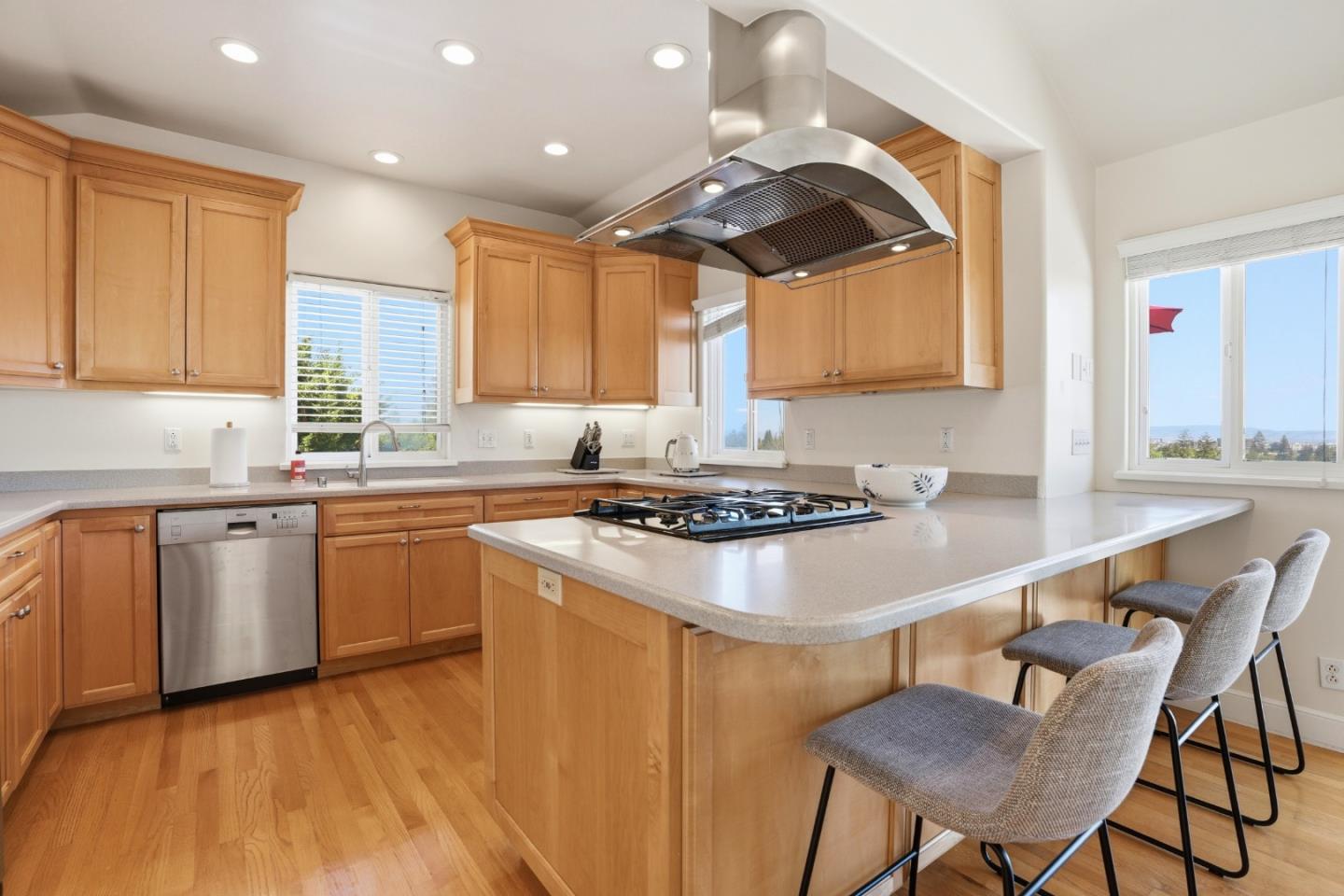 Detail Gallery Image 10 of 28 For 531 Upland Rd, Redwood City,  CA 94062 - 1 Beds | 1 Baths