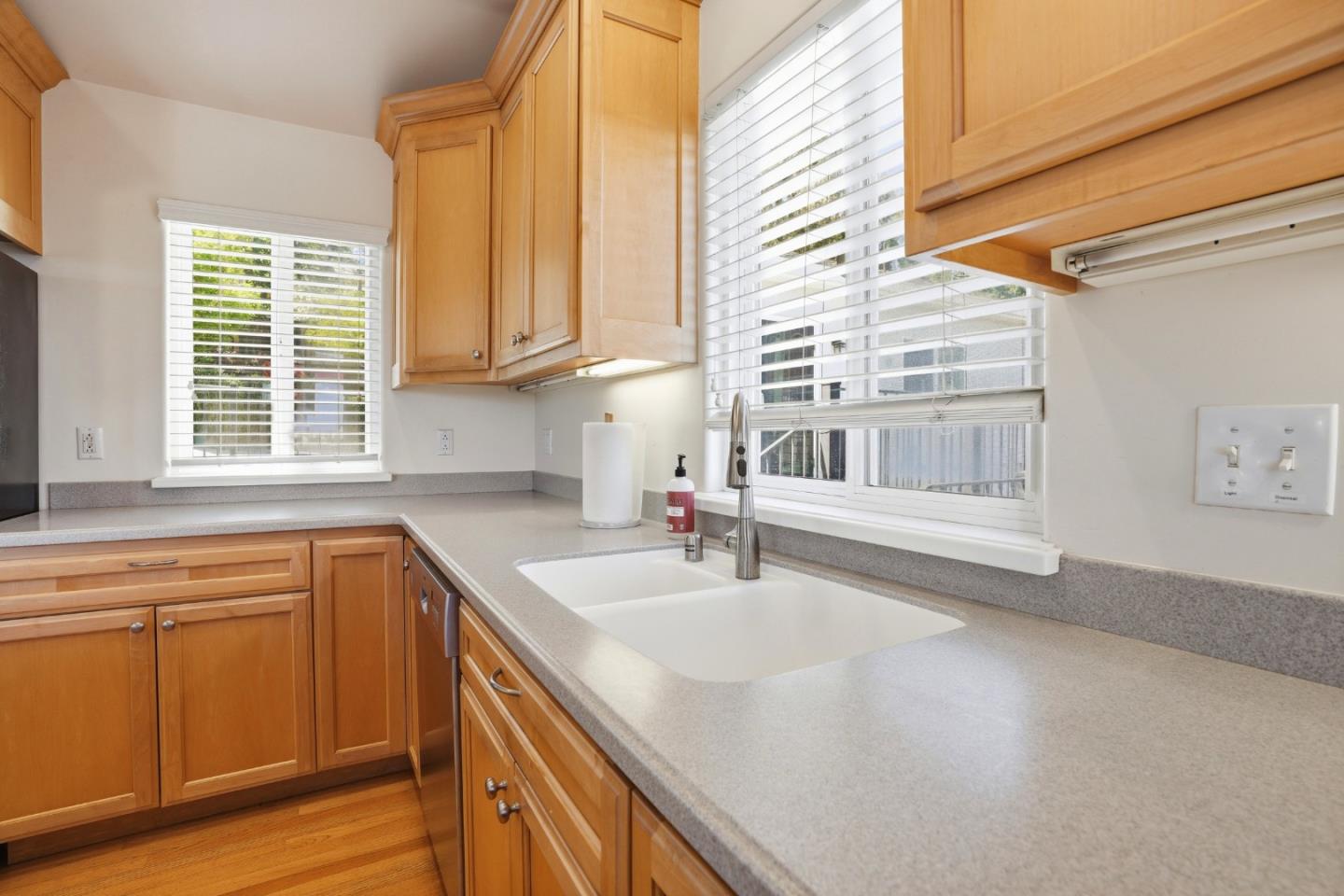 Detail Gallery Image 12 of 28 For 531 Upland Rd, Redwood City,  CA 94062 - 1 Beds | 1 Baths