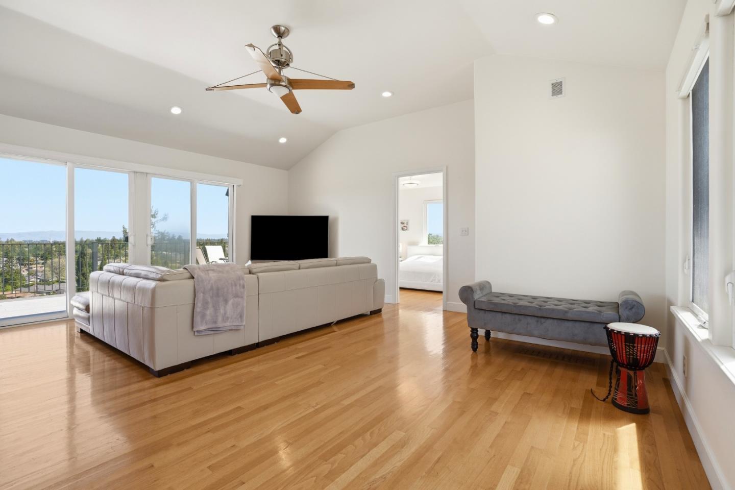 Detail Gallery Image 6 of 28 For 531 Upland Rd, Redwood City,  CA 94062 - 1 Beds | 1 Baths