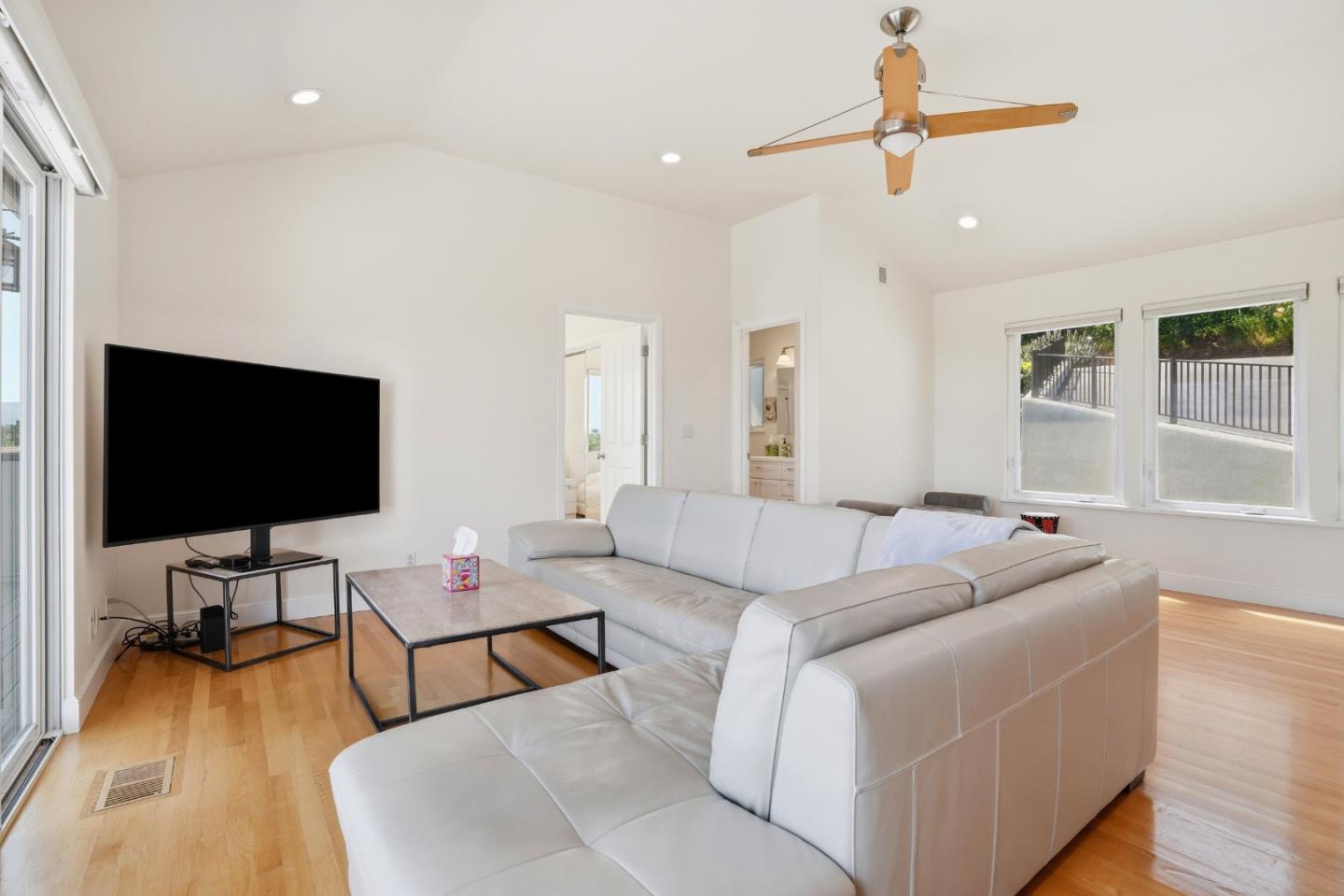 Detail Gallery Image 8 of 28 For 531 Upland Rd, Redwood City,  CA 94062 - 1 Beds | 1 Baths