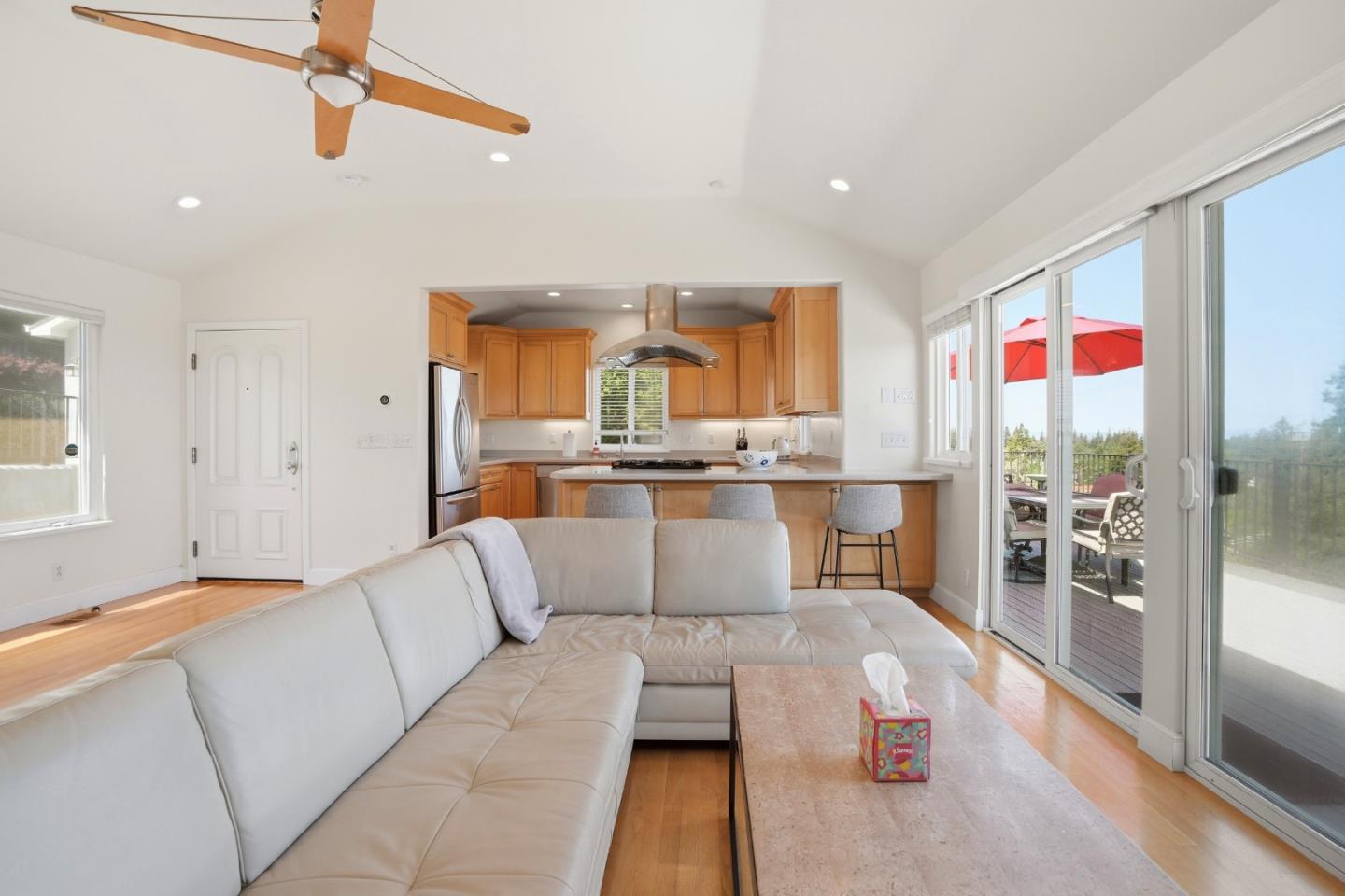 Detail Gallery Image 9 of 28 For 531 Upland Rd, Redwood City,  CA 94062 - 1 Beds | 1 Baths