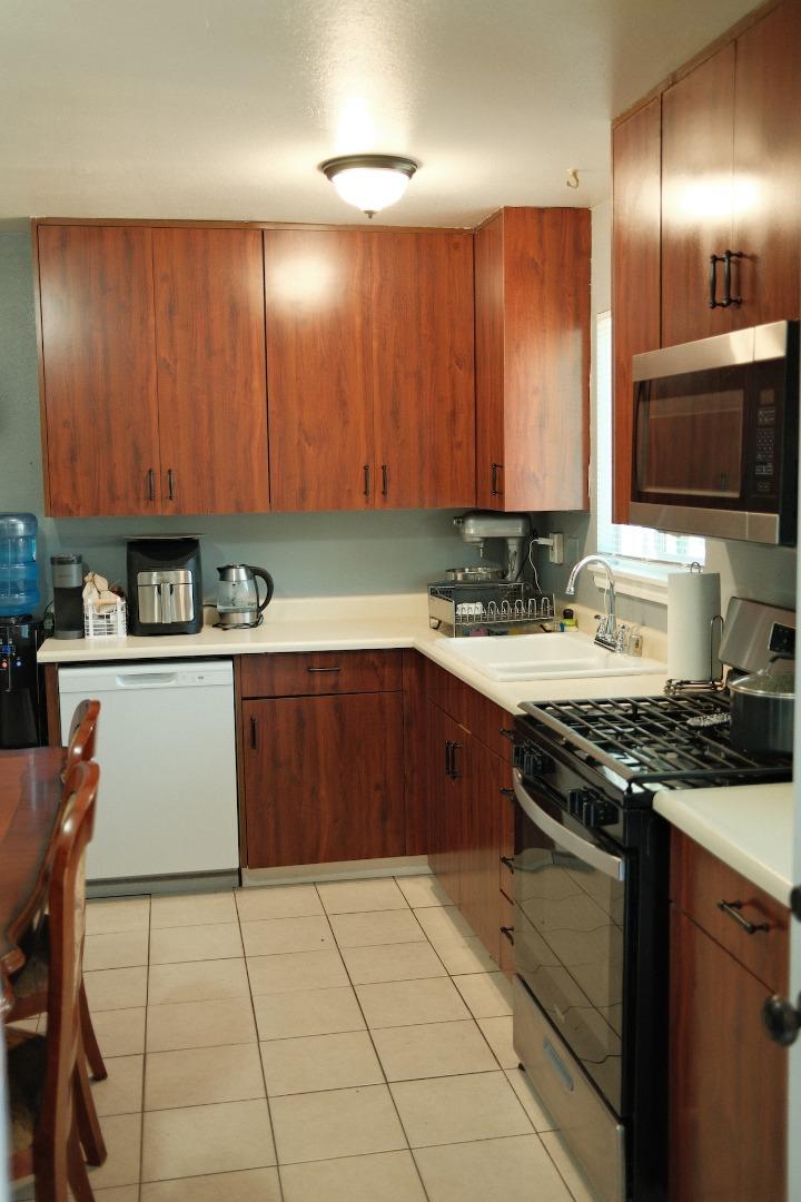 Detail Gallery Image 7 of 31 For 101 Maple St, Modesto,  CA 95351 - 4 Beds | 2 Baths