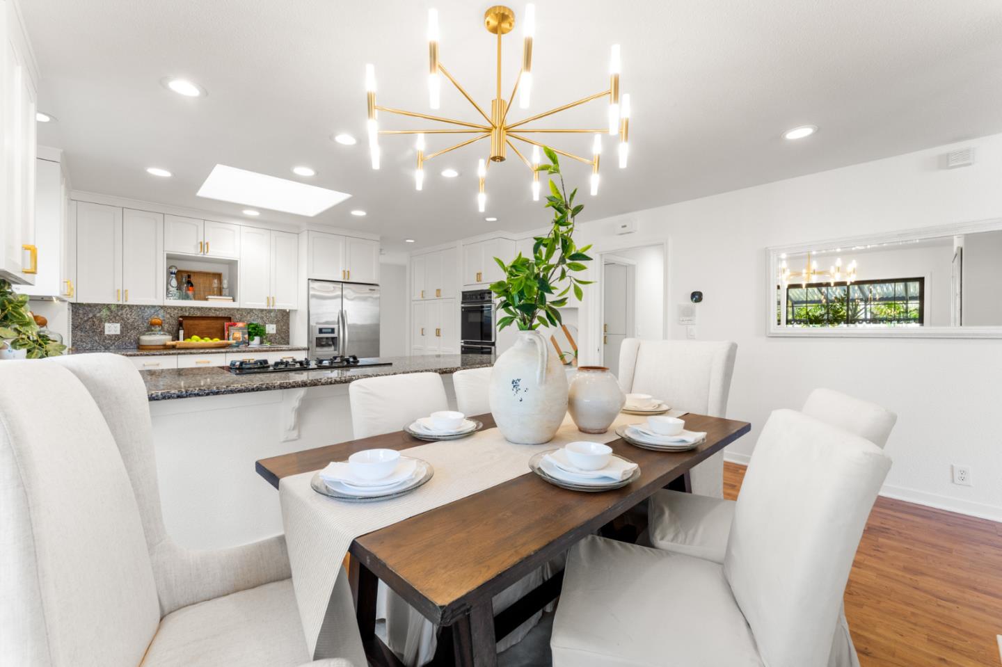 Detail Gallery Image 13 of 62 For 537 Mountain View Ave, Mountain View,  CA 94041 - 4 Beds | 3 Baths