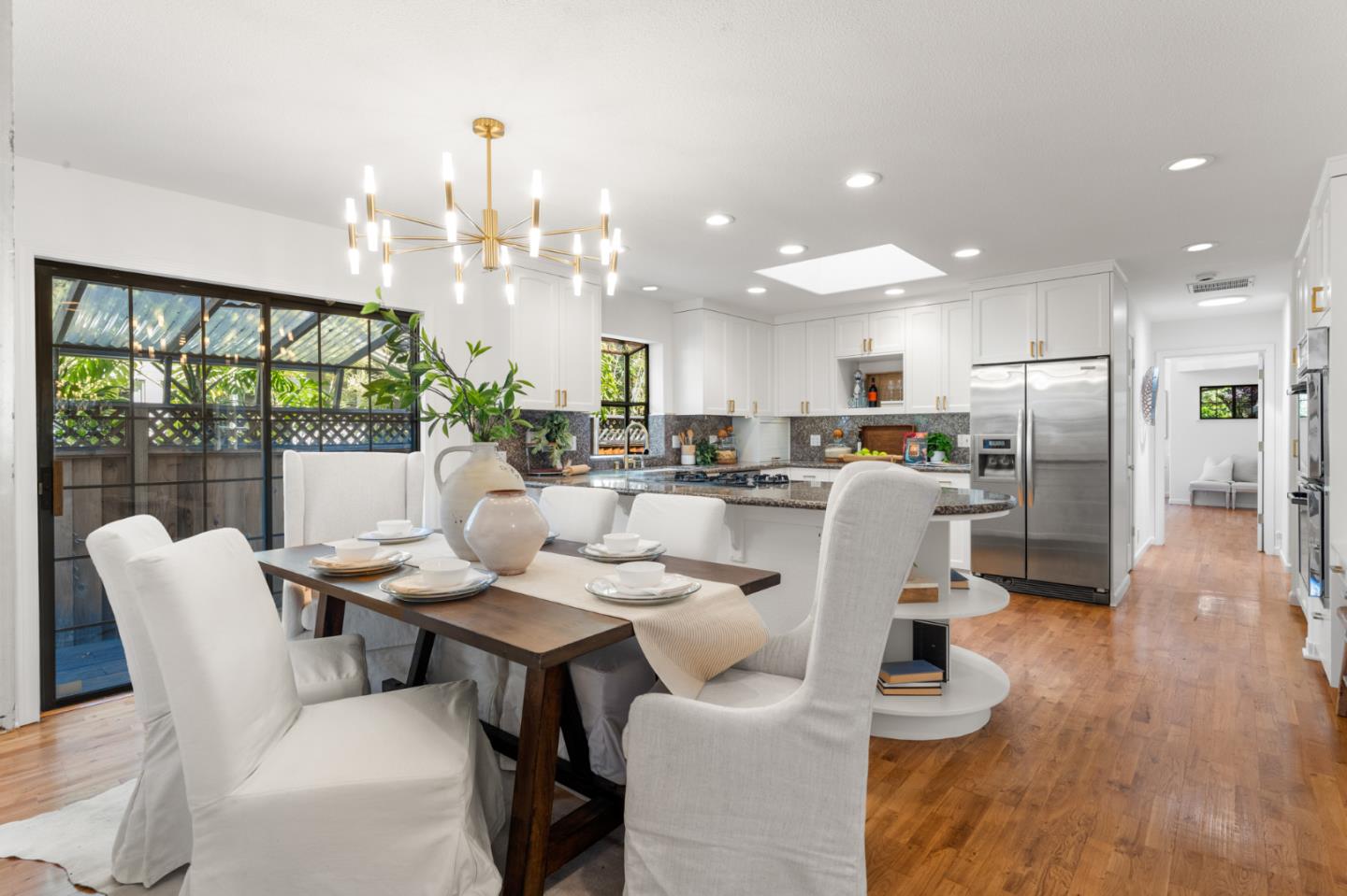 Detail Gallery Image 15 of 62 For 537 Mountain View Ave, Mountain View,  CA 94041 - 4 Beds | 3 Baths