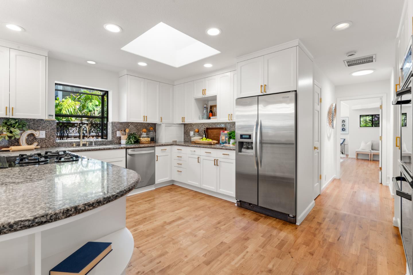 Detail Gallery Image 16 of 62 For 537 Mountain View Ave, Mountain View,  CA 94041 - 4 Beds | 3 Baths