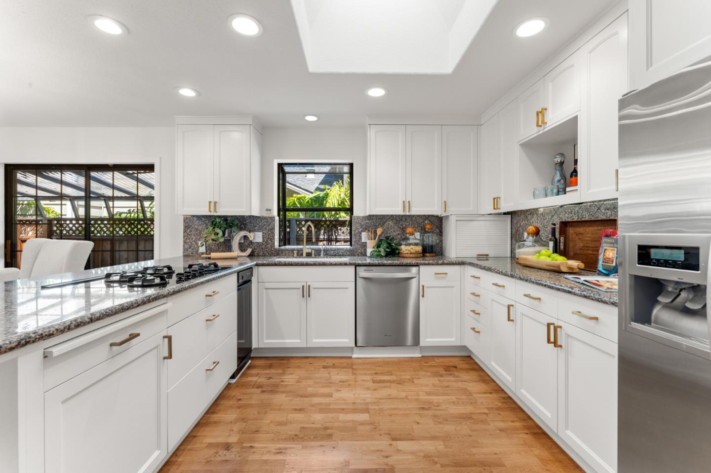 Detail Gallery Image 17 of 62 For 537 Mountain View Ave, Mountain View,  CA 94041 - 4 Beds | 3 Baths