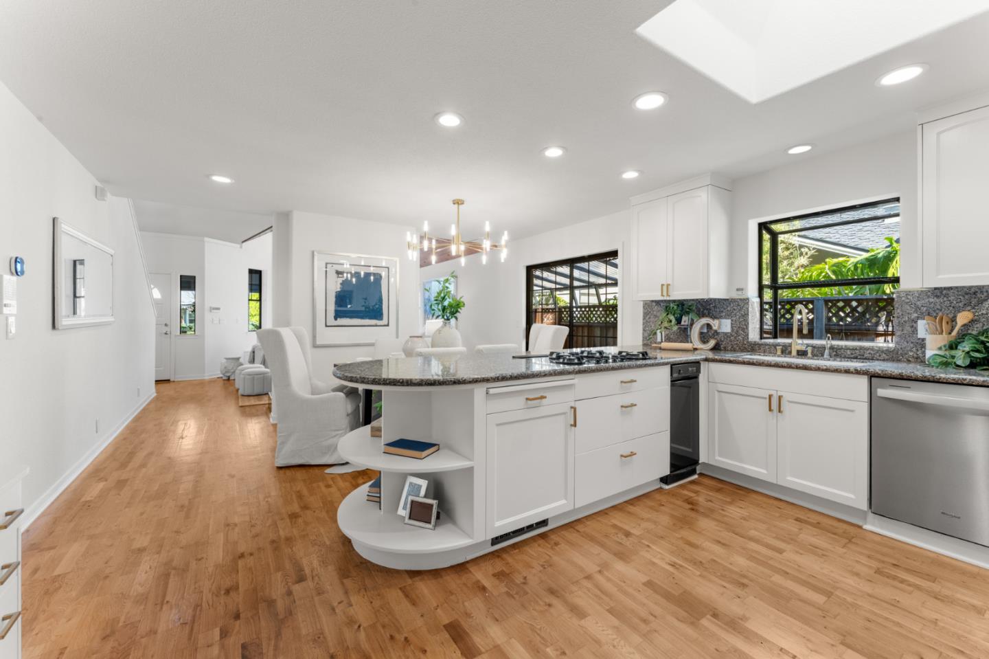 Detail Gallery Image 18 of 62 For 537 Mountain View Ave, Mountain View,  CA 94041 - 4 Beds | 3 Baths