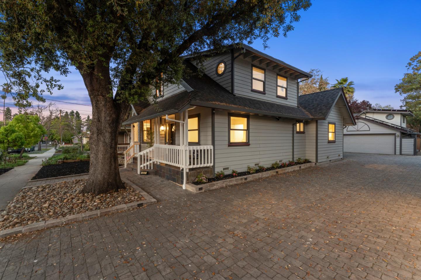 Detail Gallery Image 3 of 62 For 537 Mountain View Ave, Mountain View,  CA 94041 - 4 Beds | 3 Baths