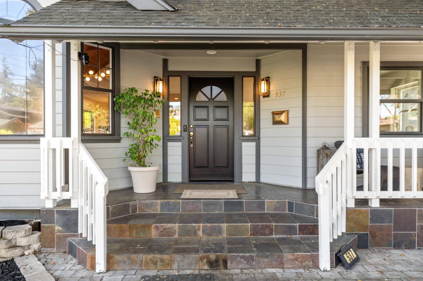 Detail Gallery Image 4 of 62 For 537 Mountain View Ave, Mountain View,  CA 94041 - 4 Beds | 3 Baths