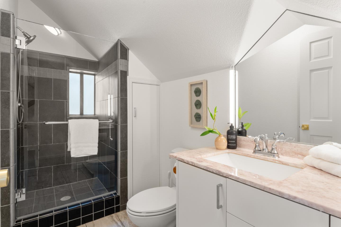 Detail Gallery Image 44 of 62 For 537 Mountain View Ave, Mountain View,  CA 94041 - 4 Beds | 3 Baths