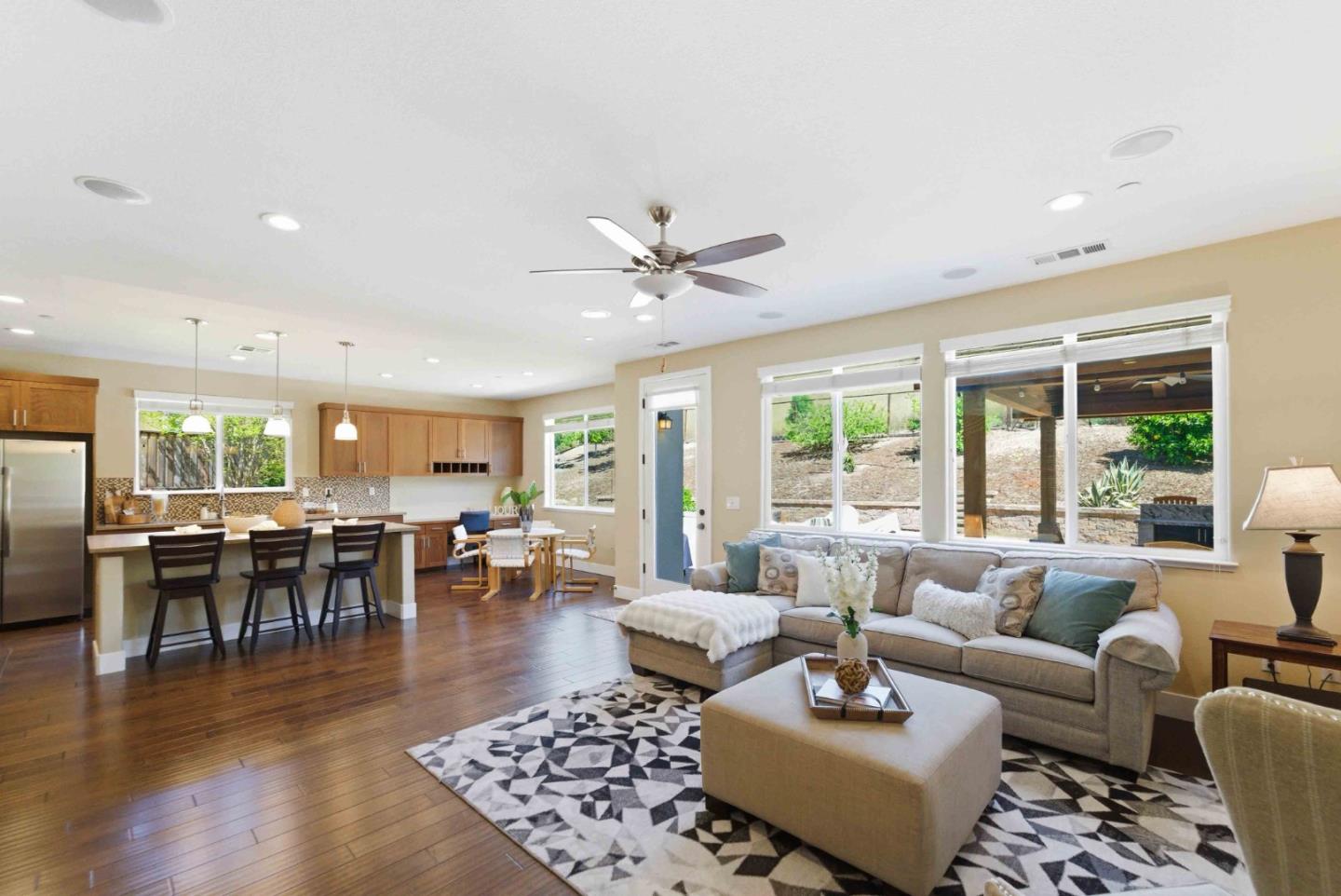 Detail Gallery Image 10 of 59 For 1661 Longmeadow Ct, Gilroy,  CA 95020 - 5 Beds | 3 Baths