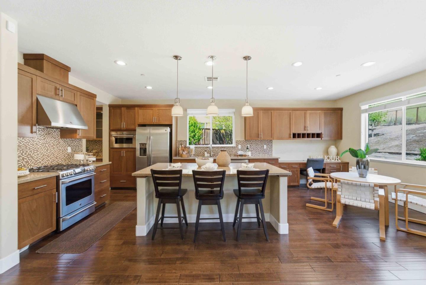 Detail Gallery Image 11 of 59 For 1661 Longmeadow Ct, Gilroy,  CA 95020 - 5 Beds | 3 Baths