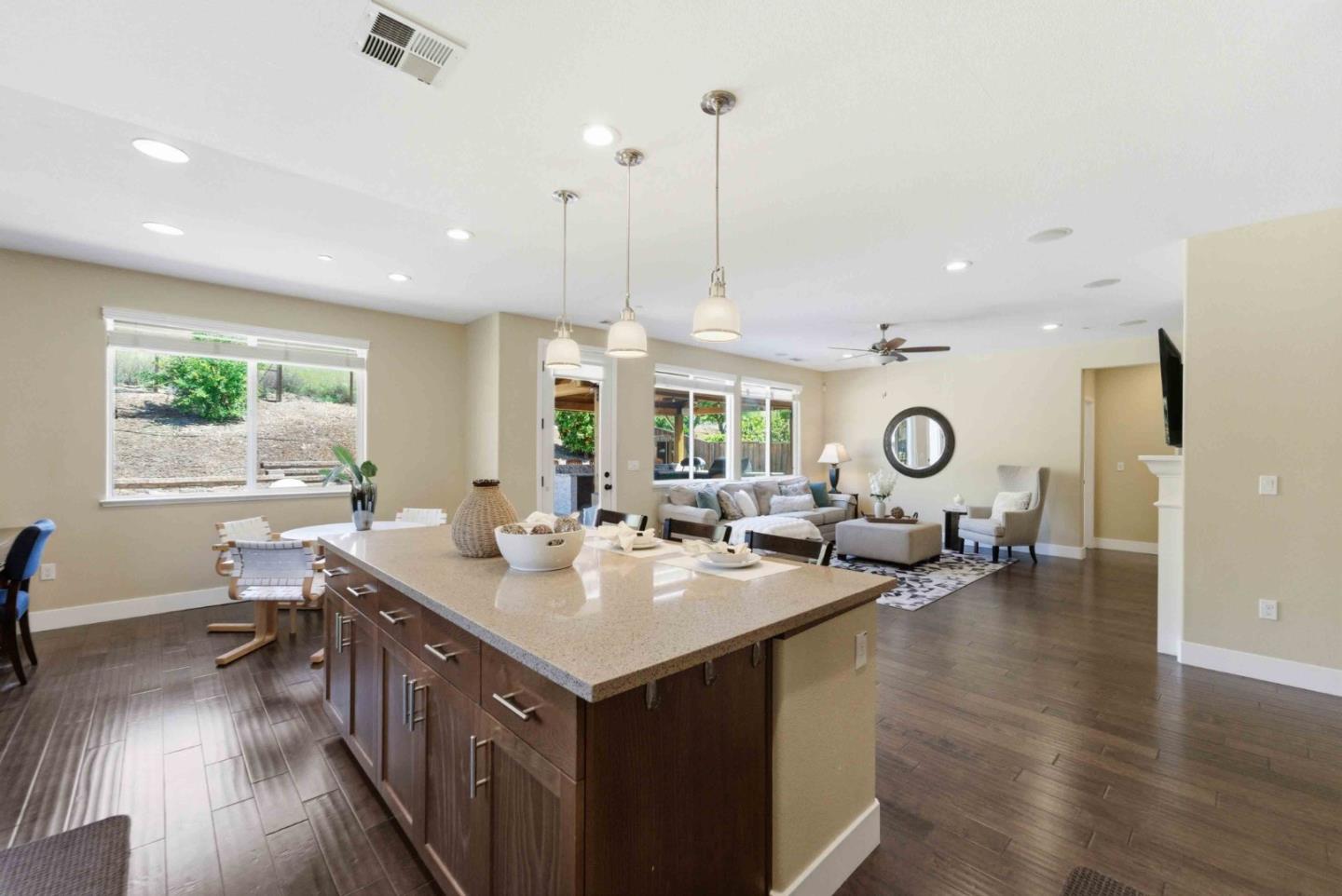 Detail Gallery Image 12 of 59 For 1661 Longmeadow Ct, Gilroy,  CA 95020 - 5 Beds | 3 Baths