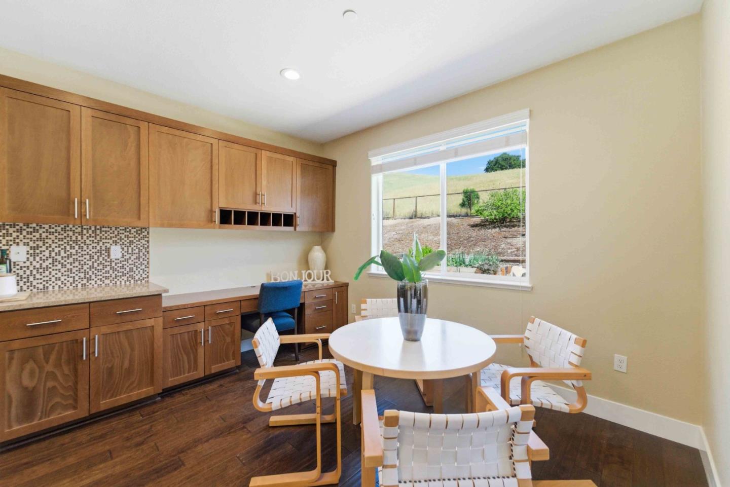 Detail Gallery Image 17 of 59 For 1661 Longmeadow Ct, Gilroy,  CA 95020 - 5 Beds | 3 Baths