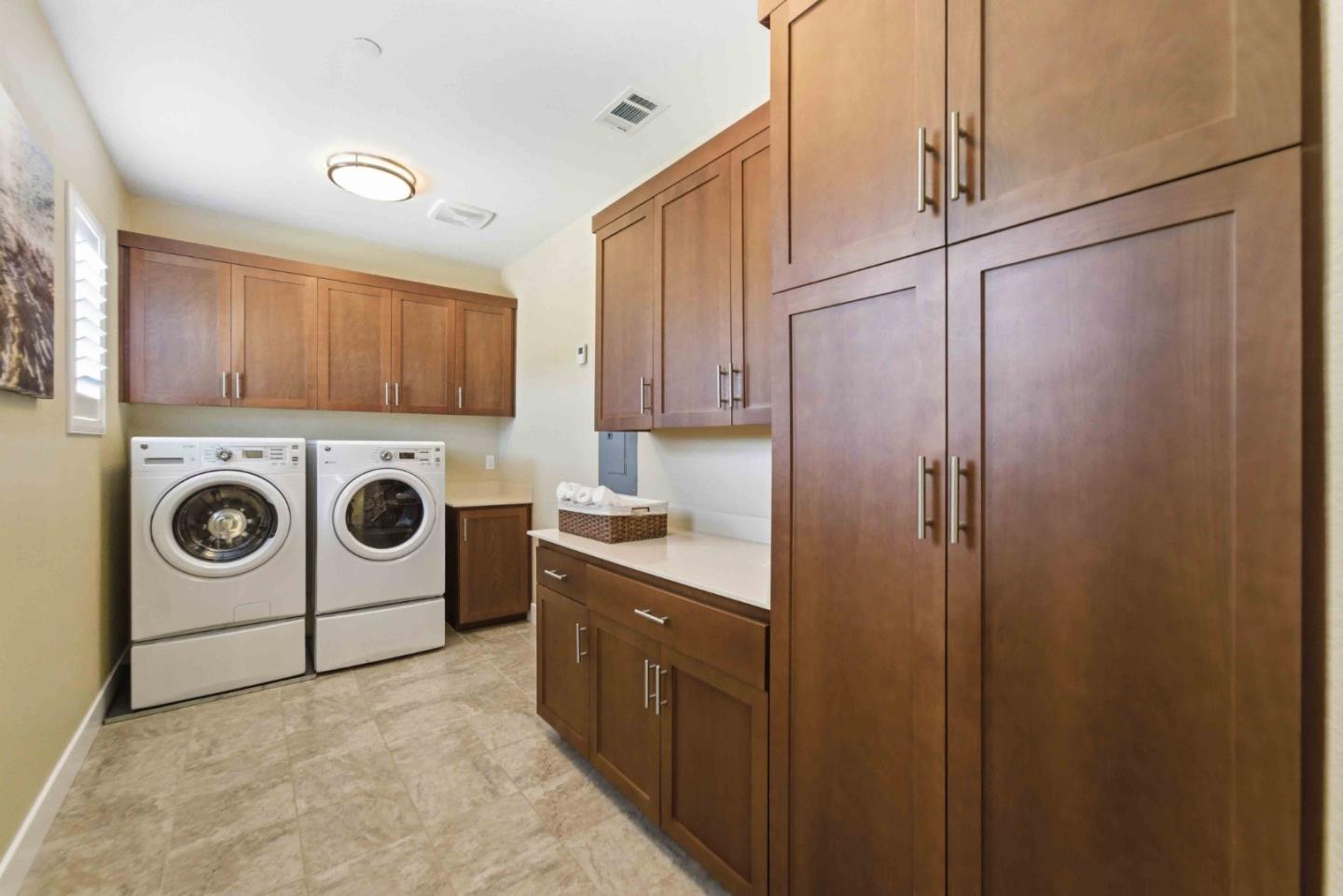 Detail Gallery Image 31 of 59 For 1661 Longmeadow Ct, Gilroy,  CA 95020 - 5 Beds | 3 Baths