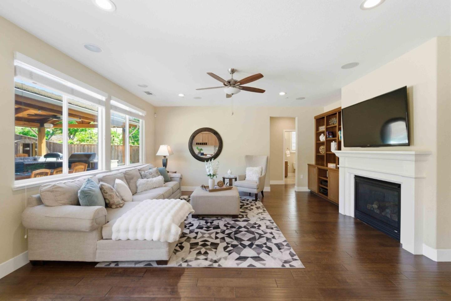 Detail Gallery Image 9 of 59 For 1661 Longmeadow Ct, Gilroy,  CA 95020 - 5 Beds | 3 Baths