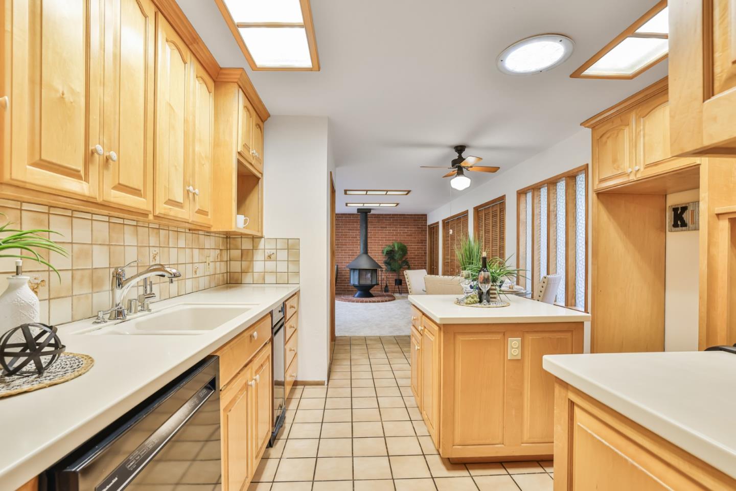 Detail Gallery Image 7 of 30 For 643 Bucher Ave, Santa Clara,  CA 95051 - 3 Beds | 2 Baths