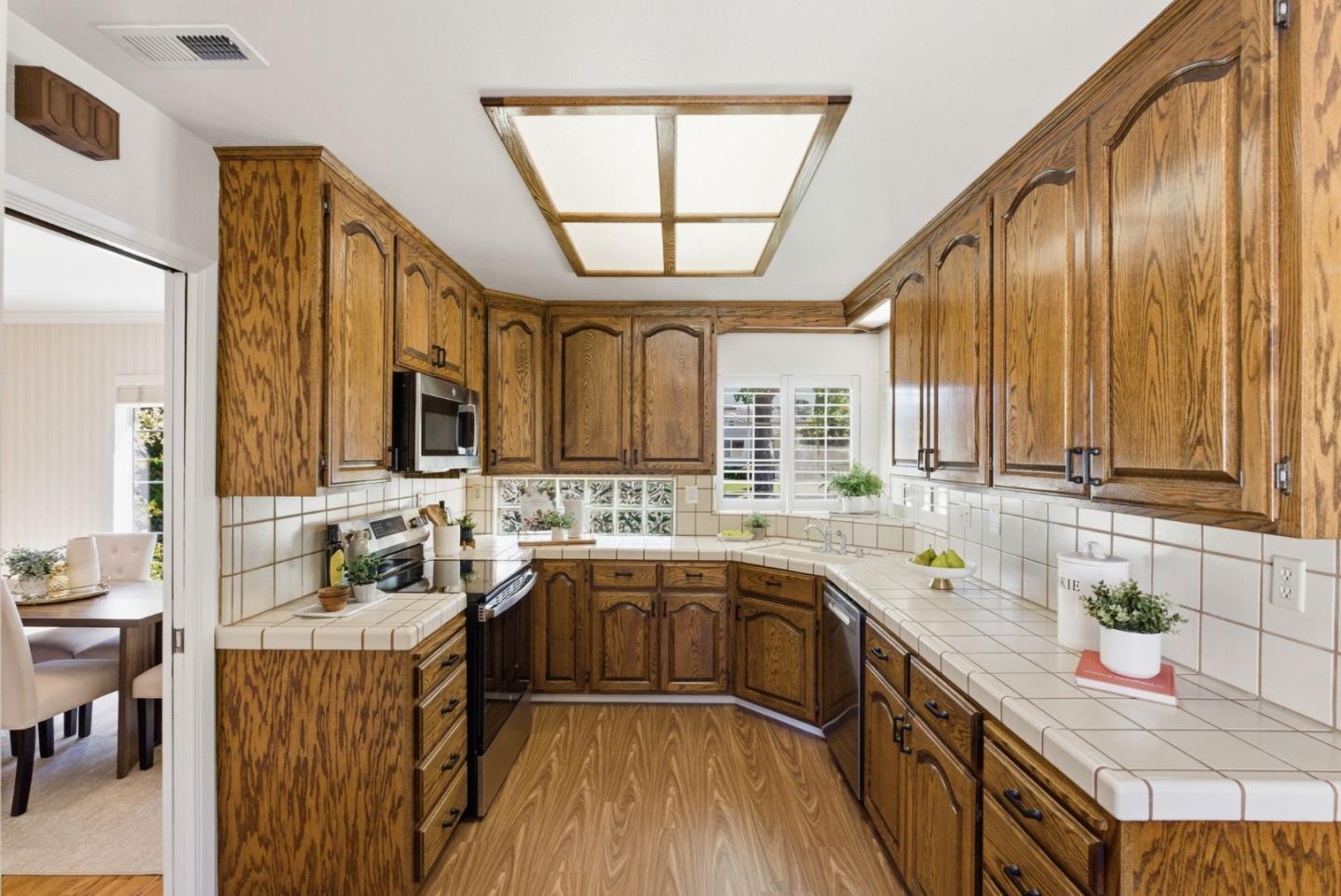 Detail Gallery Image 14 of 39 For 20571 Sunrise Dr, Cupertino,  CA 95014 - 3 Beds | 1 Baths