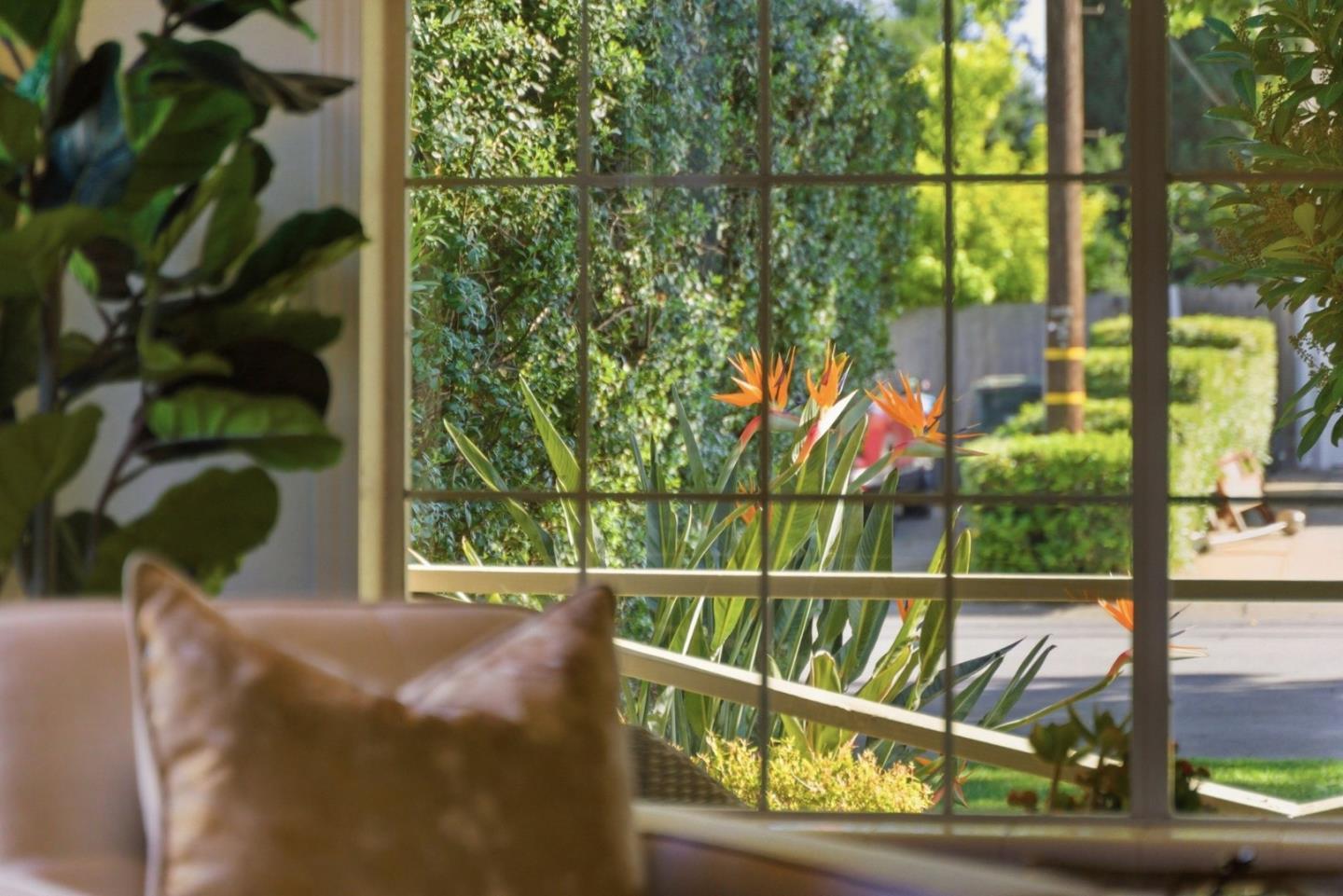 Detail Gallery Image 9 of 39 For 20571 Sunrise Dr, Cupertino,  CA 95014 - 3 Beds | 1 Baths