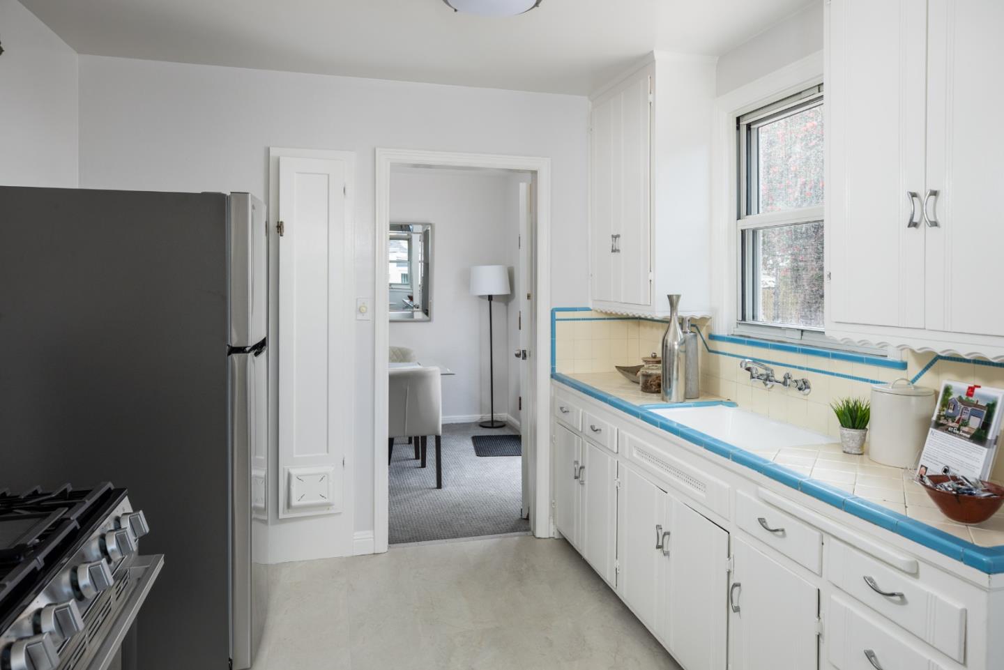 Detail Gallery Image 11 of 19 For 611 Elm Ave, San Bruno,  CA 94066 - 2 Beds | 1 Baths