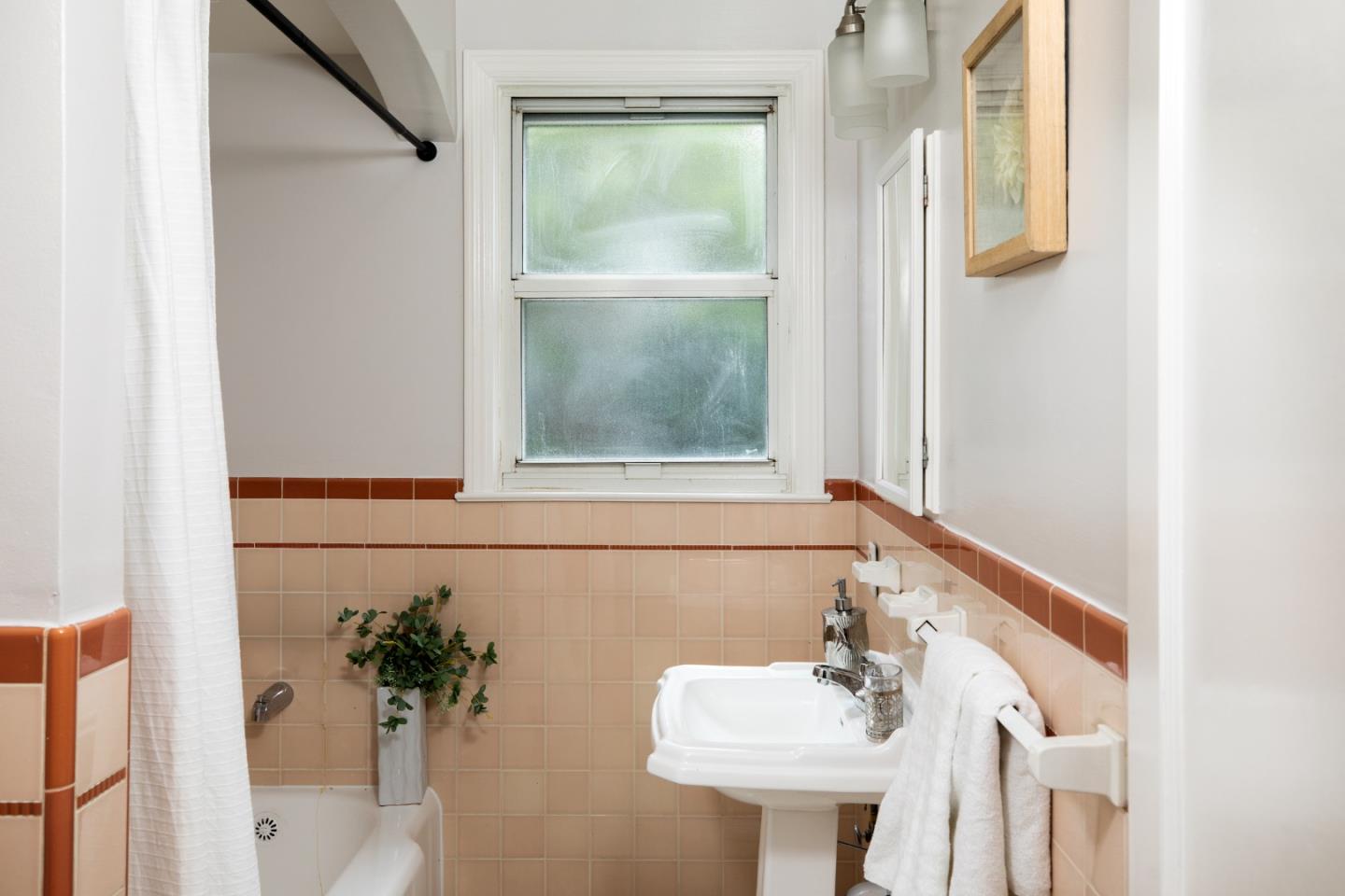 Detail Gallery Image 14 of 19 For 611 Elm Ave, San Bruno,  CA 94066 - 2 Beds | 1 Baths