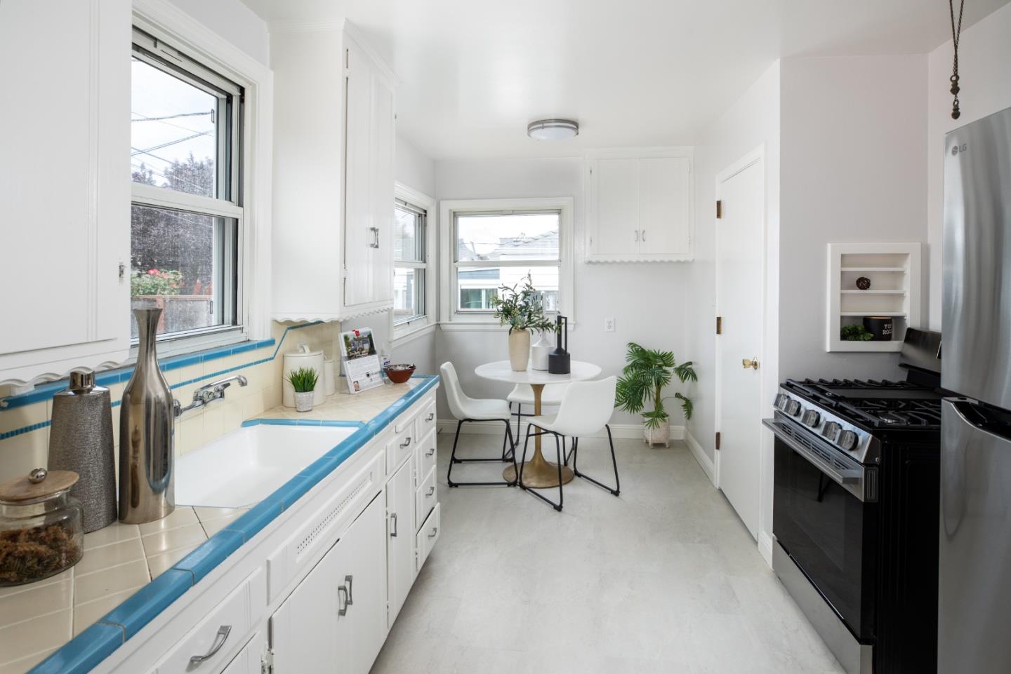 Detail Gallery Image 9 of 19 For 611 Elm Ave, San Bruno,  CA 94066 - 2 Beds | 1 Baths