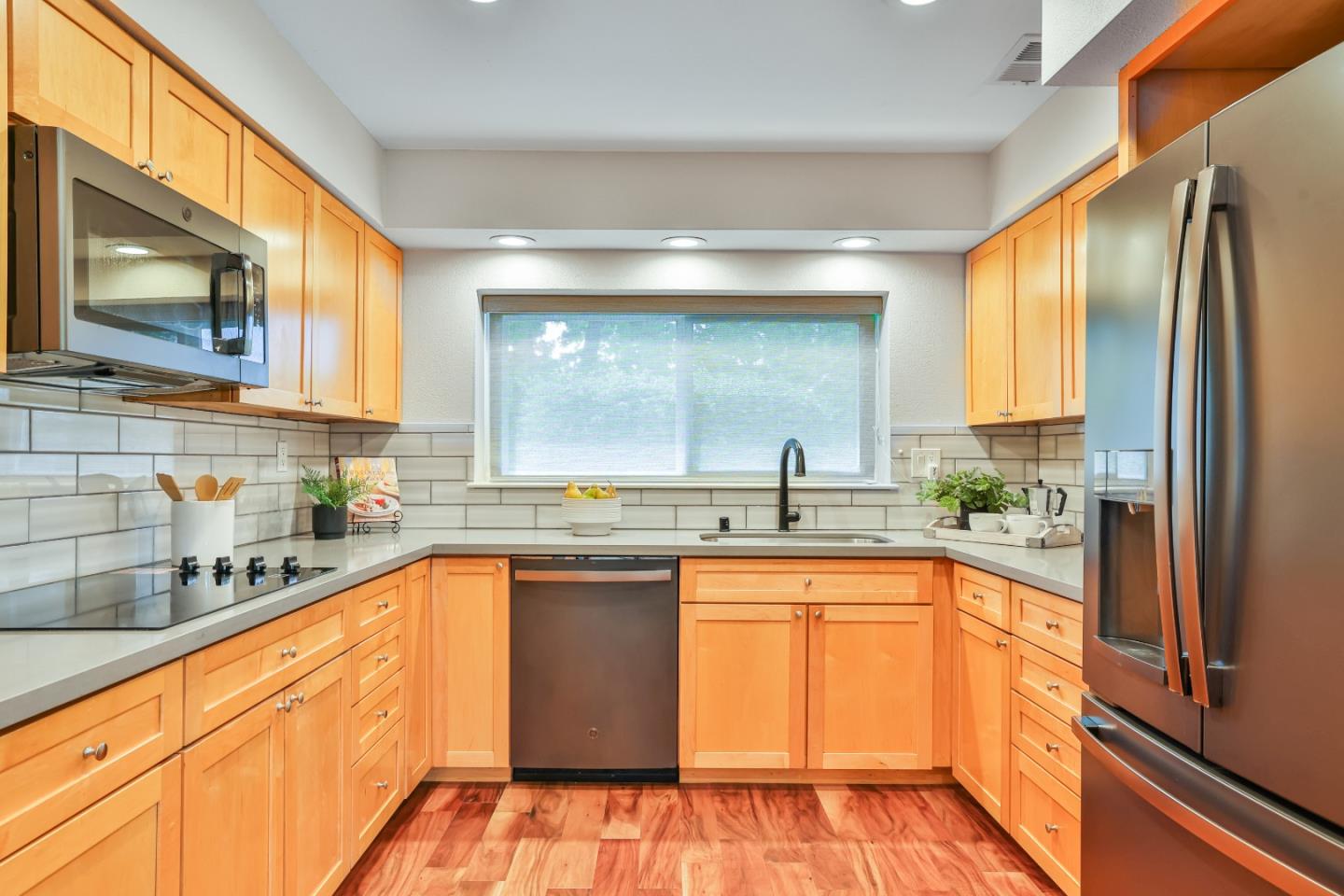 Detail Gallery Image 11 of 51 For 1597 Willowmont Ave, San Jose,  CA 95118 - 4 Beds | 2/1 Baths