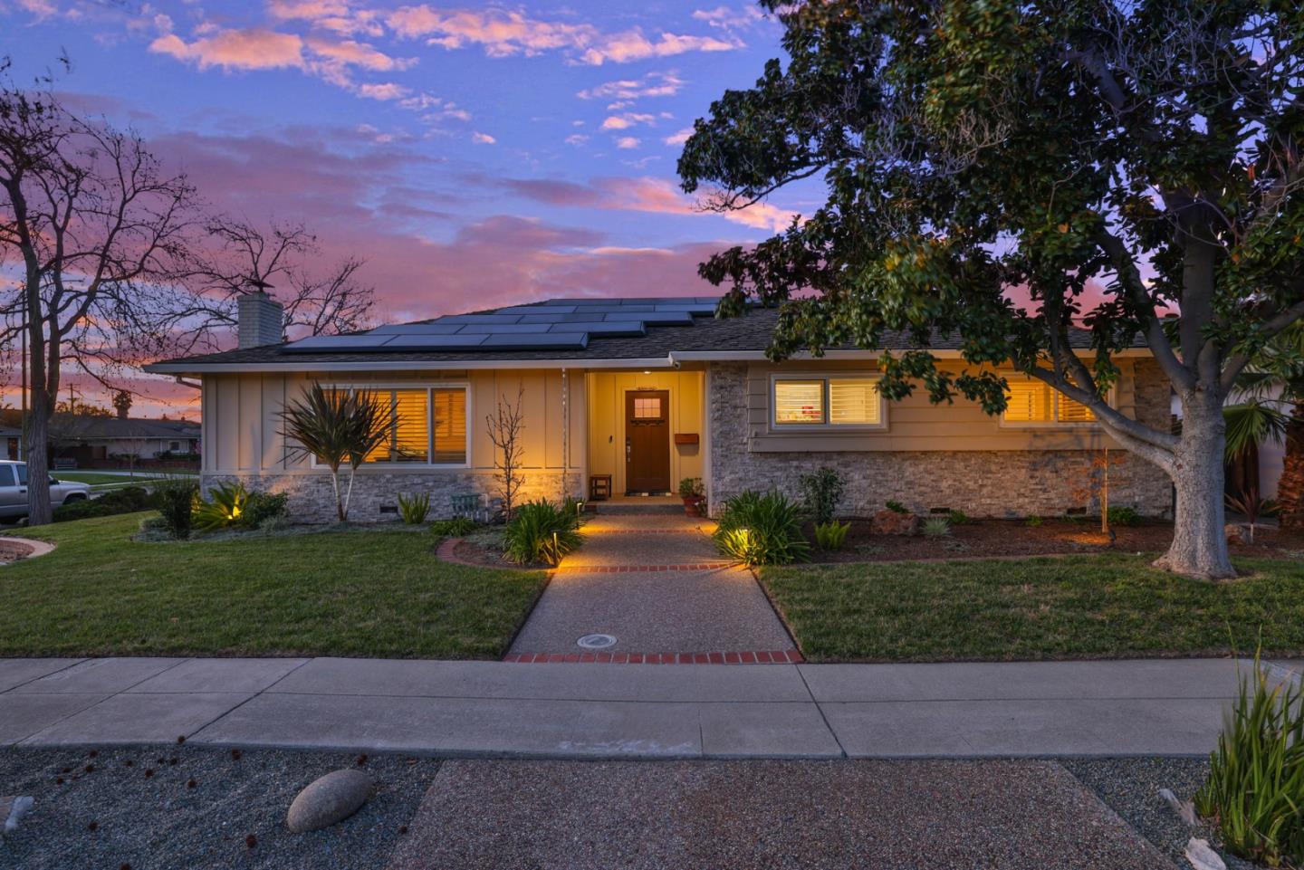 Detail Gallery Image 2 of 51 For 1597 Willowmont Ave, San Jose,  CA 95118 - 4 Beds | 2/1 Baths