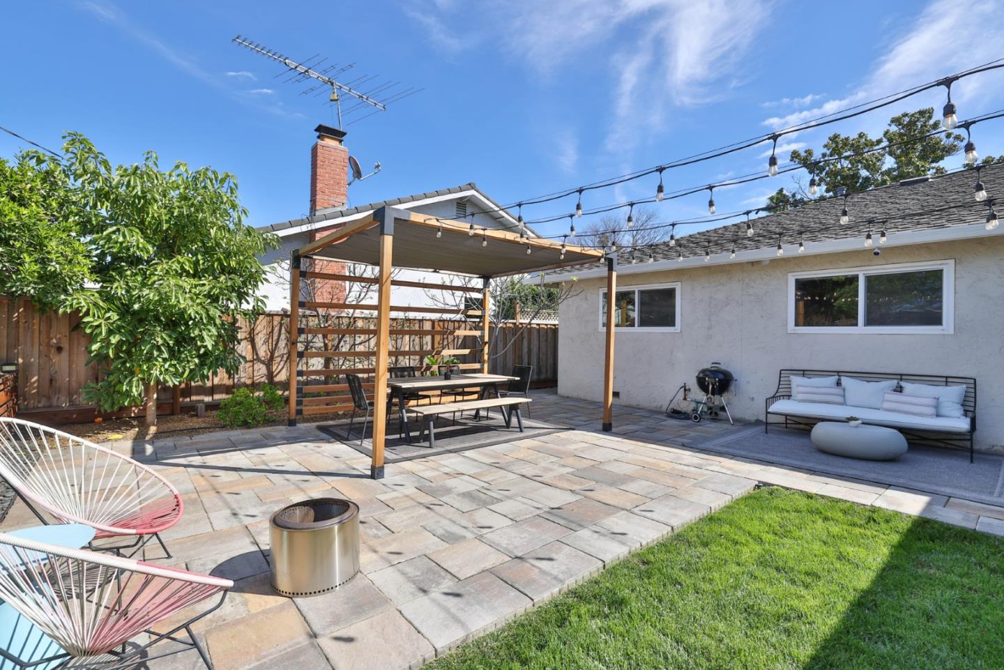 Detail Gallery Image 31 of 51 For 1597 Willowmont Ave, San Jose,  CA 95118 - 4 Beds | 2/1 Baths