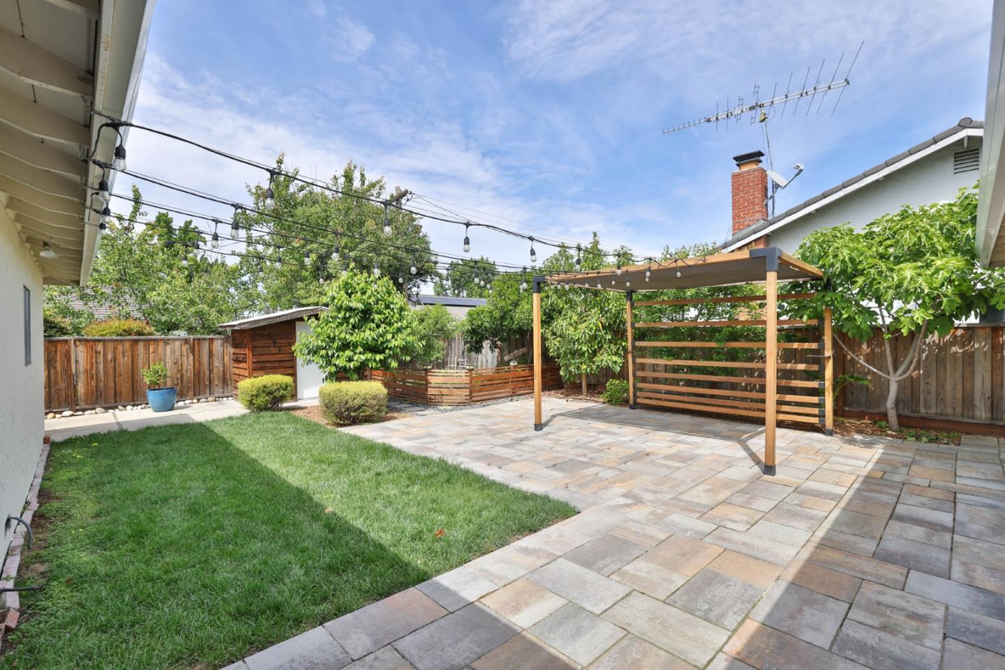 Detail Gallery Image 34 of 51 For 1597 Willowmont Ave, San Jose,  CA 95118 - 4 Beds | 2/1 Baths