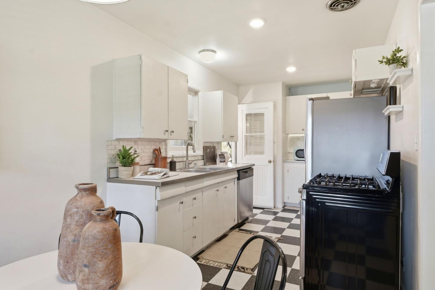 Detail Gallery Image 8 of 31 For 240 Sawyer St, Auburn,  CA 95603 - 3 Beds | 1/1 Baths