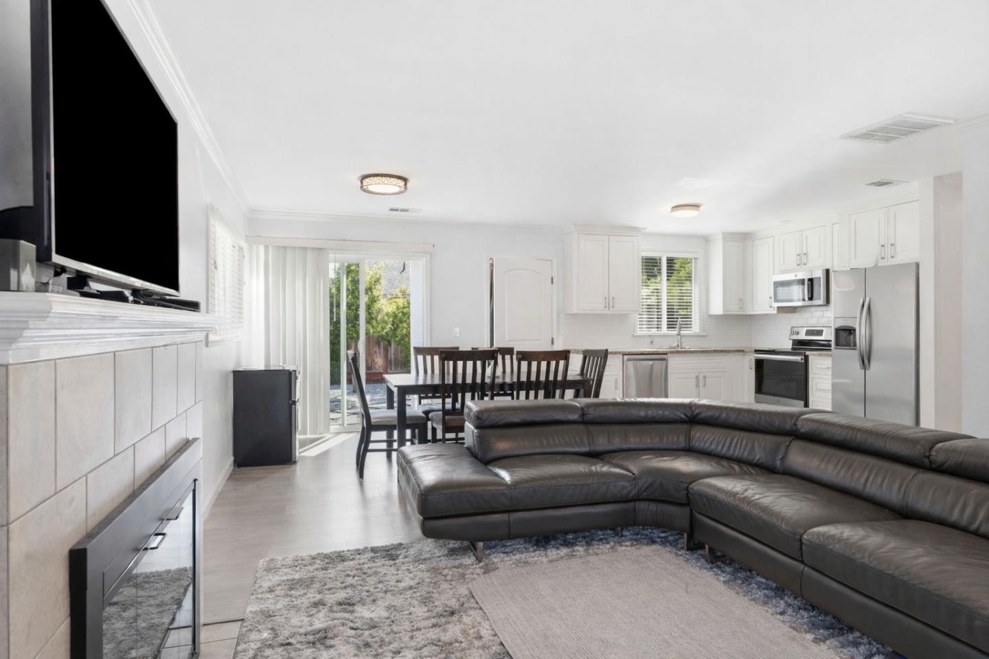 Detail Gallery Image 12 of 31 For 2170 Clarke Ave, East Palo Alto,  CA 94303 - 3 Beds | 2 Baths