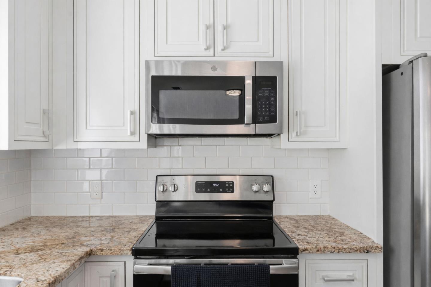 Detail Gallery Image 15 of 31 For 2170 Clarke Ave, East Palo Alto,  CA 94303 - 3 Beds | 2 Baths